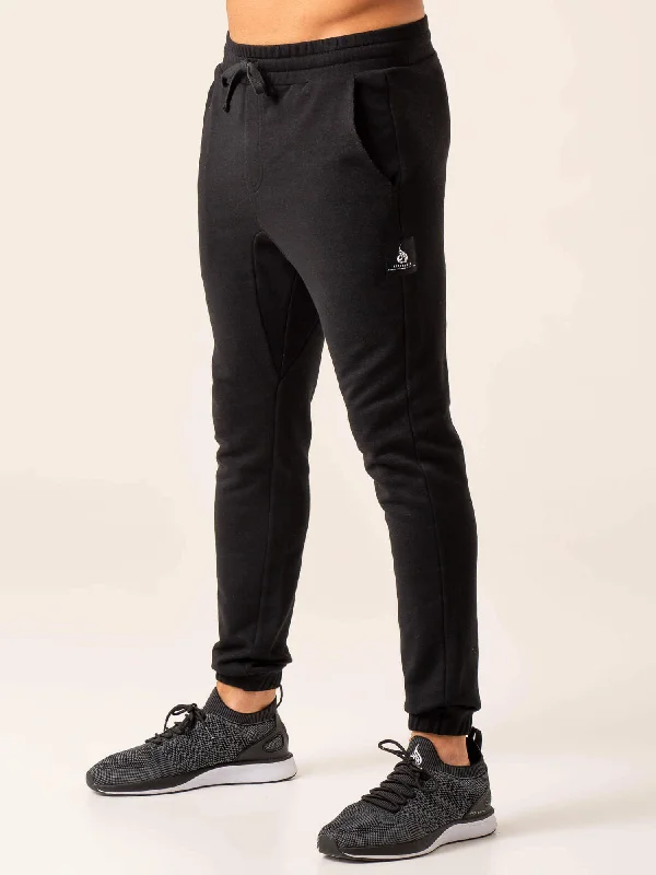 Final Markdown Dynamic Track Pant - Black