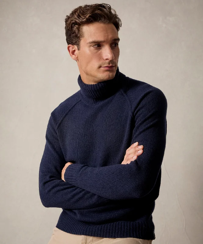 Steal Deal Nomad Cashmere Turtleneck in Navy