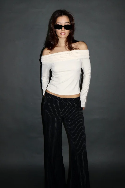 Weekend Deals That Excite Victoria off-shoulder long sleeve top