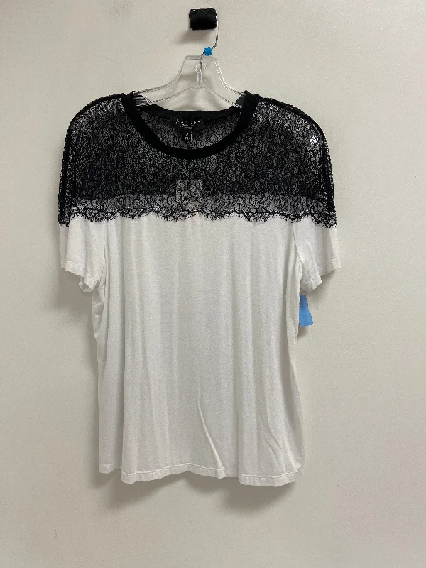 Weekend Deals to Make You Smile Top Short Sleeve By Laundry In Black & White, Size: L