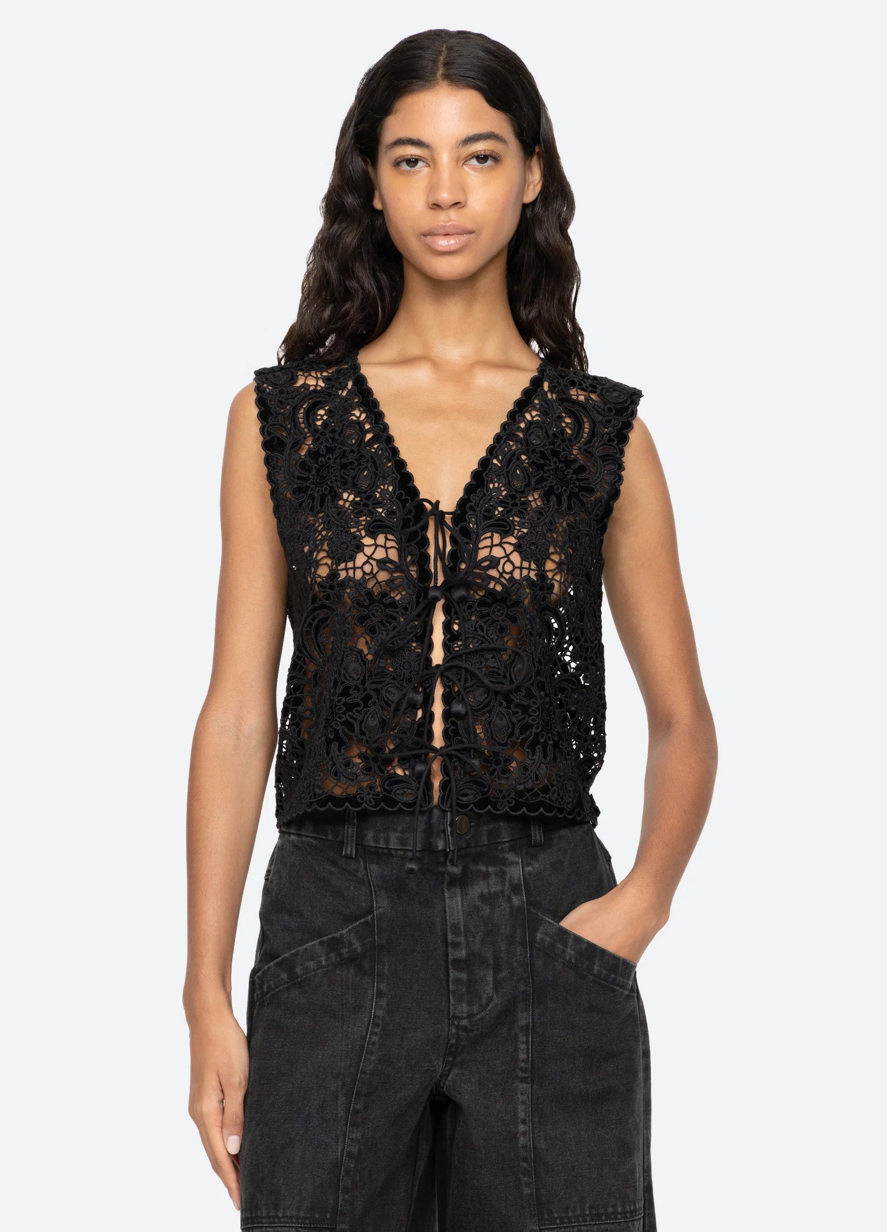 Weekend Bargains to Cherish Sabine Vest - Black