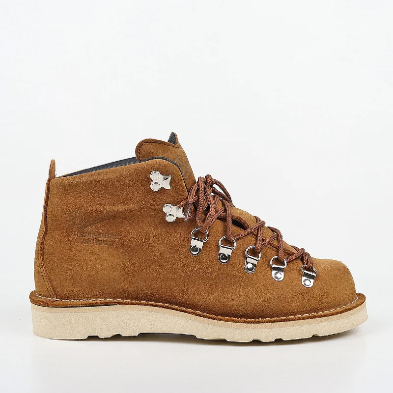 Buy Now Danner Mountain Light Boots - EE Wider Fit